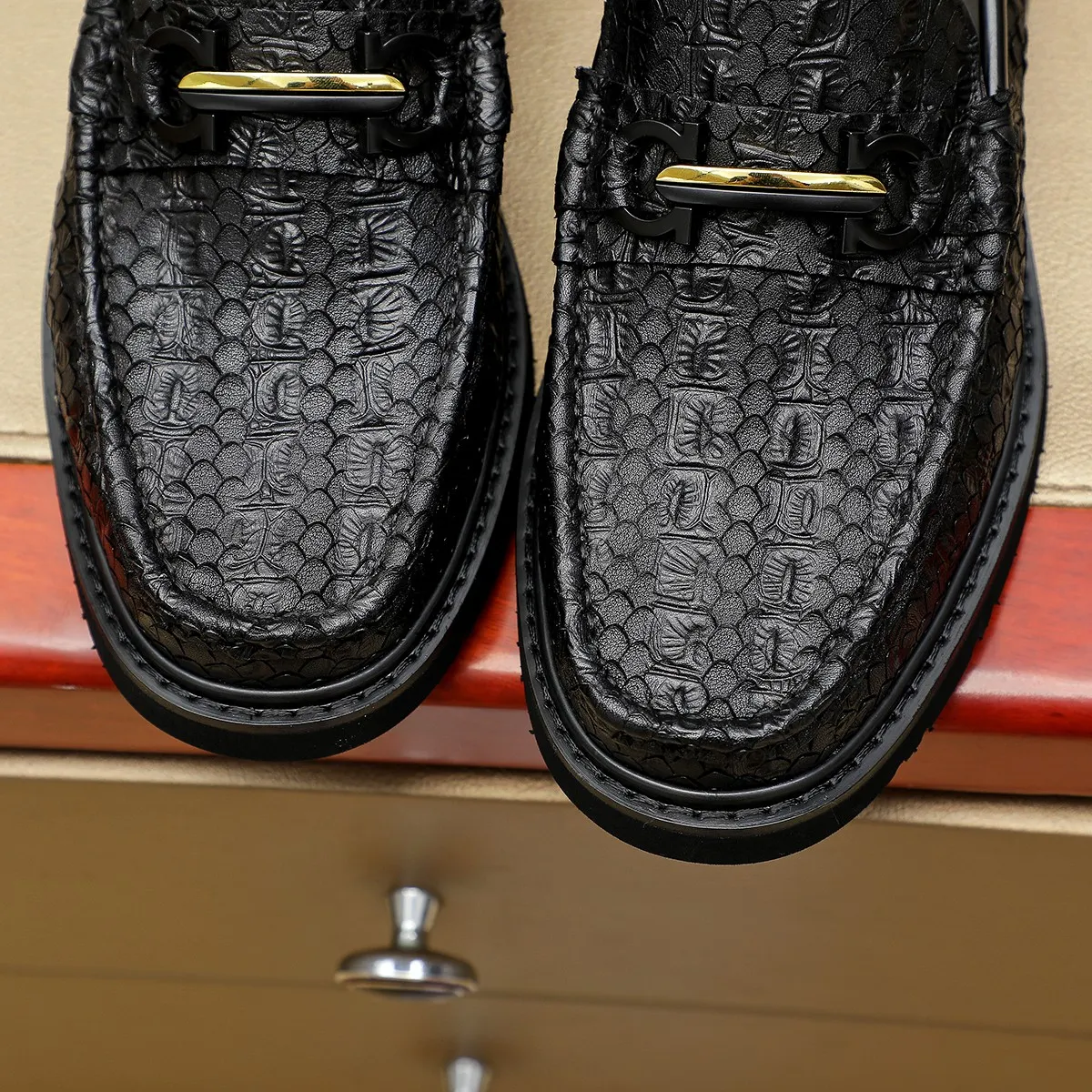 Men's shoes 💰500 Ferragamo [Ferragamo] top imported suit men's shoes 💯Original copy of the official website, product materials: selected imported embossed calfskin + luxury hardware buckle accessories ~ imported water-dyed cow 🐂 leather lining. Strong three-dimensional visual effect, original combination outsole, multiple colors available😘 Size: 38-44 (.45.46. Customized)